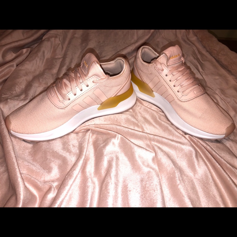 NWT Adidas Icy Peachy 🍑 Pink Sneakers & matching Fanny
